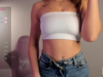 girl
        brittcubitt cam image #3677287