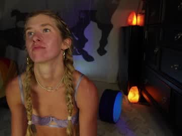 girl
        lucy_gooosey cam image #4443445