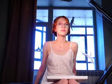 girl
        breeesser cam image #4402156