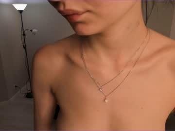 girl
        elia_miu cam image #3490156