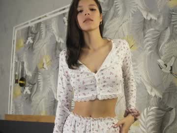 girl
        alicepreuoston cam image #6349120