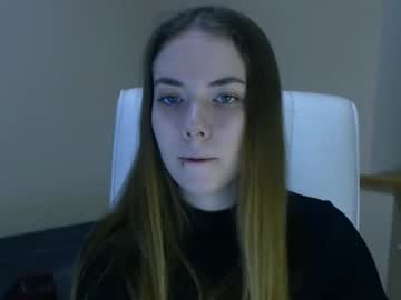 girl
        zoey_deuttch cam image #840857