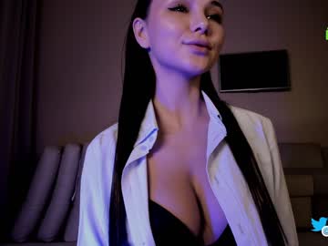 girl
        hollyextra cam image #3745362