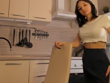 girl
        aimeerogers cam image #1138892