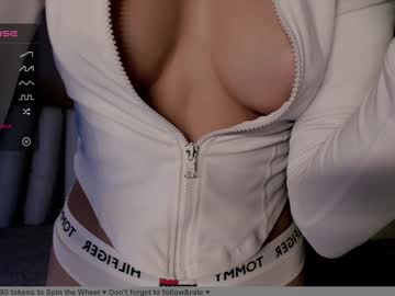girl
        hollyextra cam image #4585411
