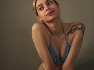 girl
        cuteelsa_ cam image #1997900
