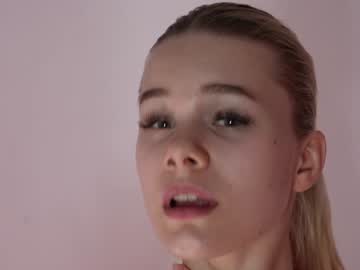 girl
        anna_royal_ cam image #4702234