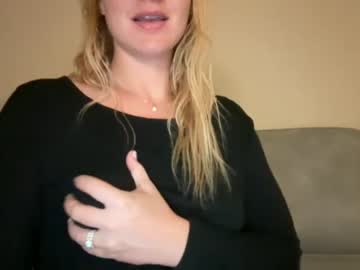 girl
        curious_hotwife cam image #106261