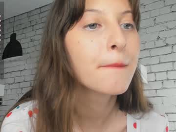 girl
        philomenagroomes cam image #6002237