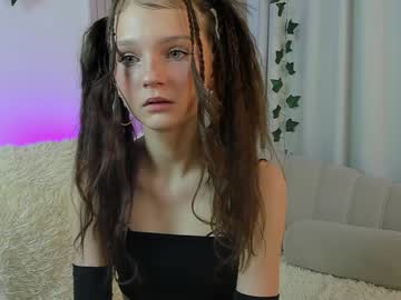 girl
        edithgalpin cam image #5923314