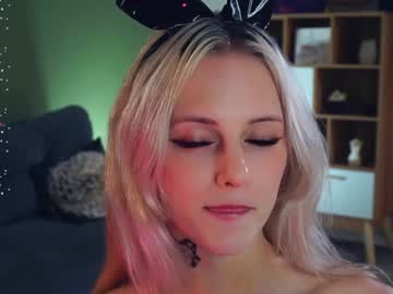 girl
        audreycarvin cam image #4995298
