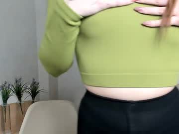 girl
        abigailkeira cam image #2902757
