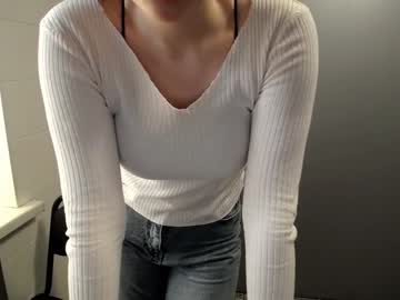 girl
        tellamaid_ cam image #999018