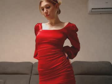 girl
        lily_life cam image #2036706