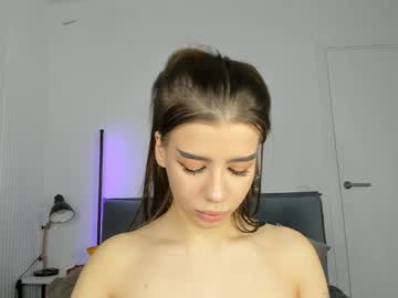 girl
        jenie_fire cam image #4937879
