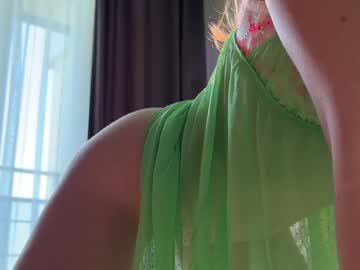 girl
        girl_next_door19 cam image #6866594
