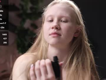 girl
        dexterity_of_love cam image #5205041