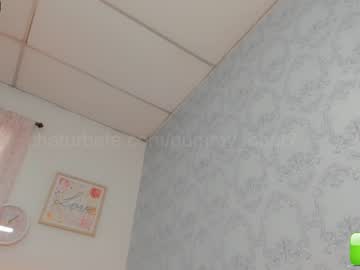 girl
        gummy_bear7 cam image #857806