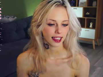 girl
        audreycarvin cam image #4994410