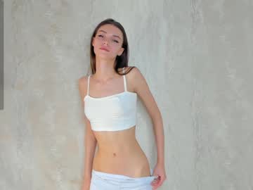 girl
        cutie_ghostie cam image #3621722