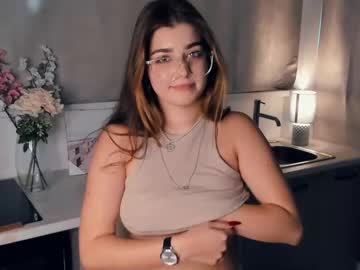 girl
        mariamcheatwood cam image #4833420