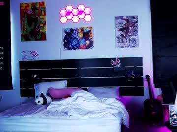 girl
        madnessalise cam image #2153777