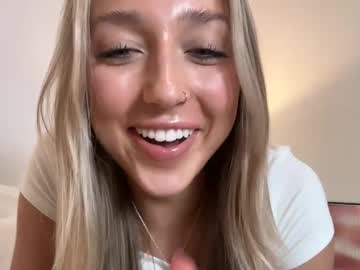 girl
        lovelyyylivyyy cam image #5069511