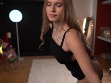 girl
        chillwithkira cam image #463594