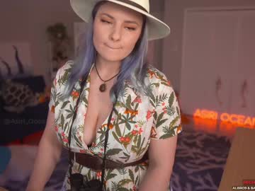 girl
        asiri_ocean cam image #5242061