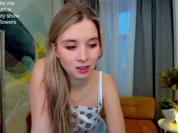 girl
        milablush cam image #784866