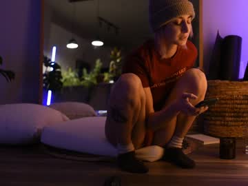 girl
        lizmreow cam image #1162483