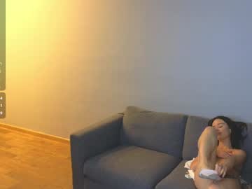 girl
        poppypaws cam image #5892077