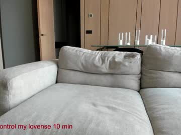girl
        carolinaherera cam image #4913343
