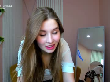 girl
        milablush cam image #58814