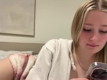 girl
        macyyysmith cam image #5961277