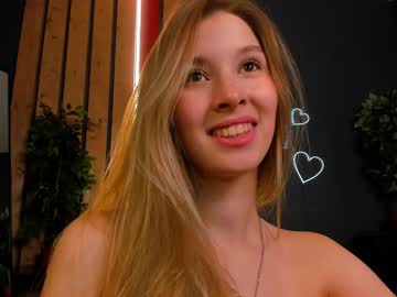 girl
        milablush cam image #2373567