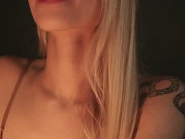 girl
        cuteelsa_ cam image #2021345
