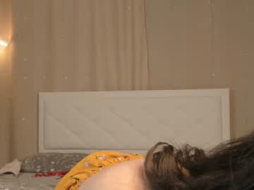 girl
        lynngroves cam image #3494332
