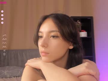 girl
        aimeerogers cam image #1656631