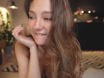 girl
        mia_elfie cam image #4876351