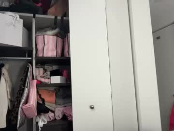 girl
        thelexirose cam image #6657152