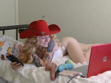girl
        carolinecowgirl cam image #6725401