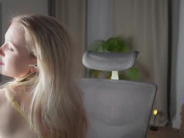 girl
        sonyaericsson cam image #4277035
