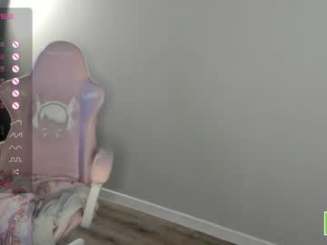 girl
        brittcubitt cam image #3762923
