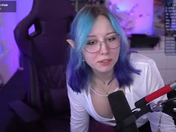 girl
        blue_mooncat cam image #5081549