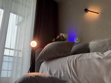 girl
        girl_next_door19 cam image #6773205