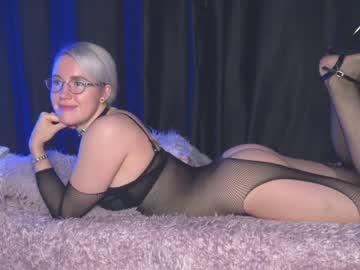 girl
        xtina__ cam image #301682