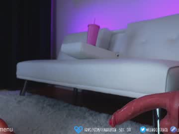 girl
        lunaqueeeen cam image #2397571