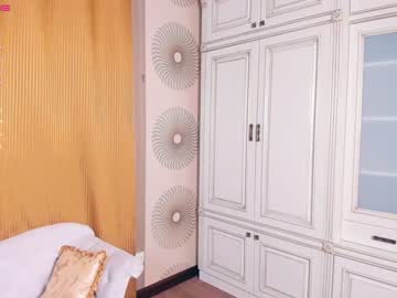 girl
        happiness_call cam image #1166479