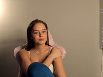 girl
        brittcubitt cam image #3669880